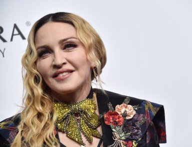 Madonna adopts twin girls from Malawi