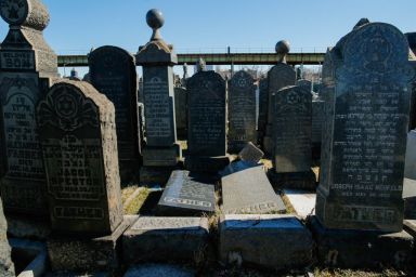 Wind toppled Jewish tombstones in Brooklyn, not neo-Nazis: police