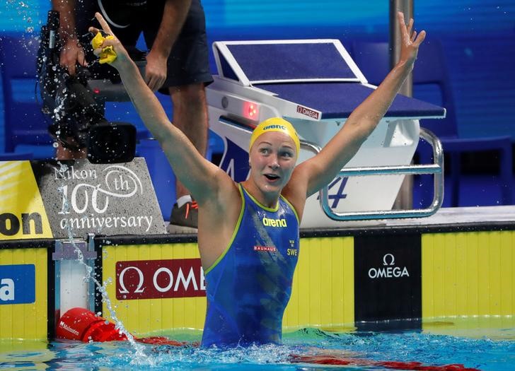 Swimming Sjostrom breaks women’s 50 meters freestyle world record