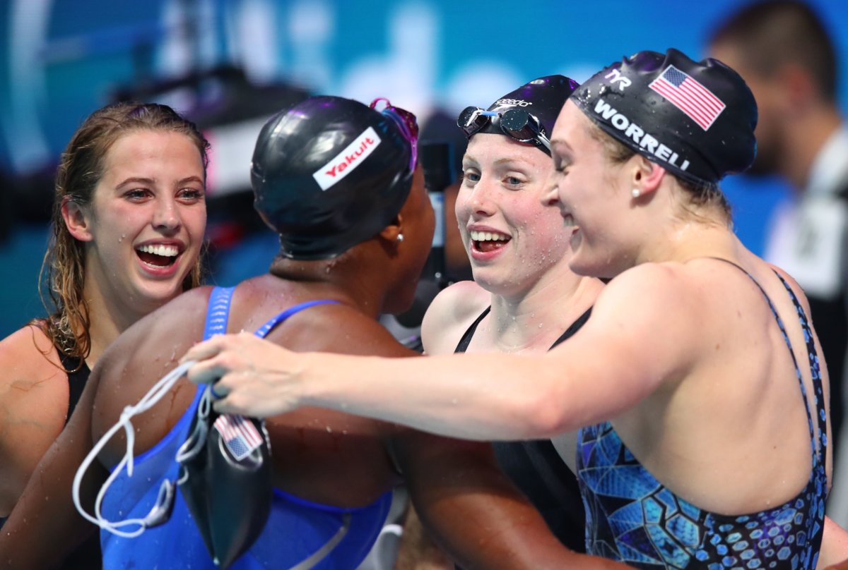 swimming-u-s-set-world-record-to-win-women-s-4-100-meters-medley