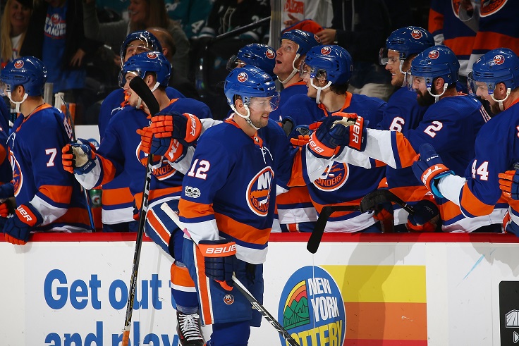 Islanders stop streaking Golden Knights behind Bailey, Tavares