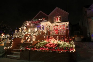 PHOTOS: Dyker Heights shines bright with Christmas lights