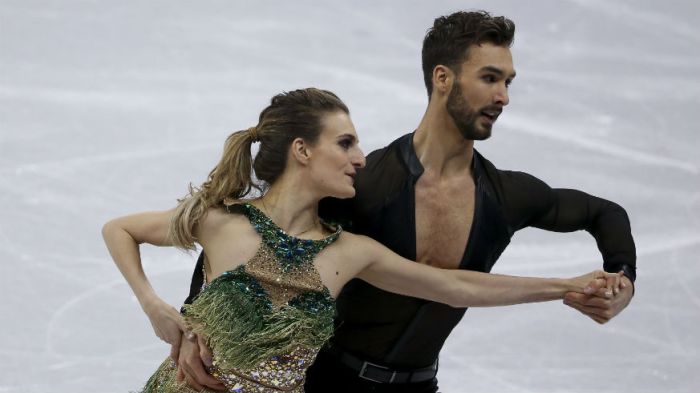 French skater Gabriella Papadakis wardrobe malfunction