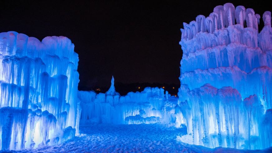 Color-changing ice castles are back in New Hampshire – Metro US