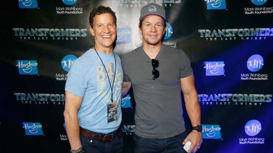 Mark Wahlberg hangs with Patriots - The Boston Globe