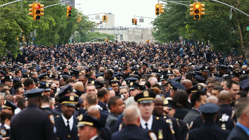 Thousands pay final respects to slain NYPD Officer Miosotis Familia ...