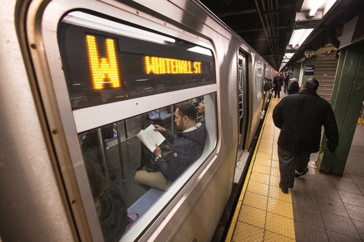 MTA deploys countdown clocks at all M, W stations – Metro US