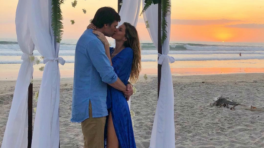 Tom Brady, Gisele Bundchen Kiss in Costa Rica After Super Bowl Loss