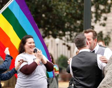 Federal judge orders Alabama court to issue gay marriage licenses