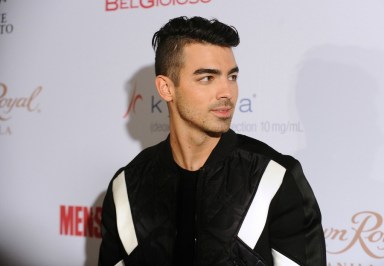 Joe Jonas reveals that he lost his virginity to Ashley Greene