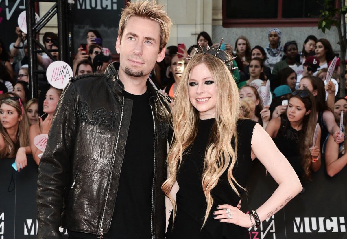 Avril Lavigne Turns To Fan Prayer To Battle Health Issues Metro Us 