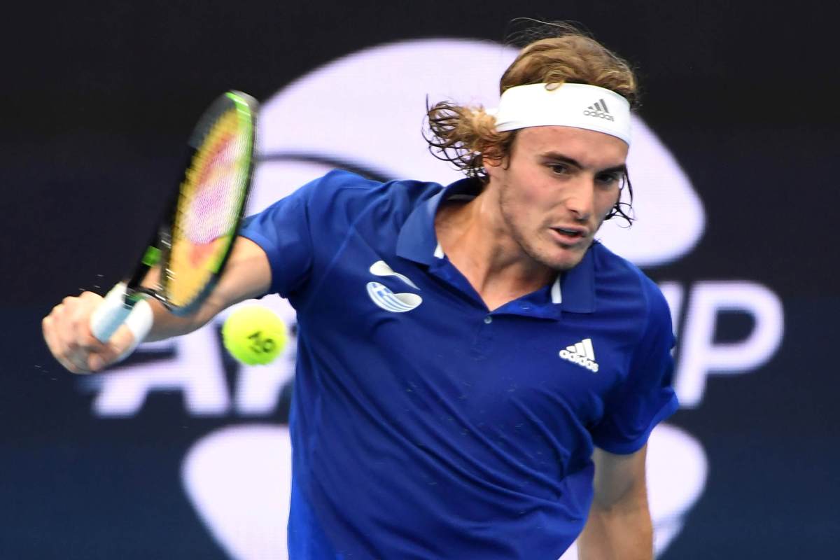 Tsitsipas back in groove as Zverev searches for answers