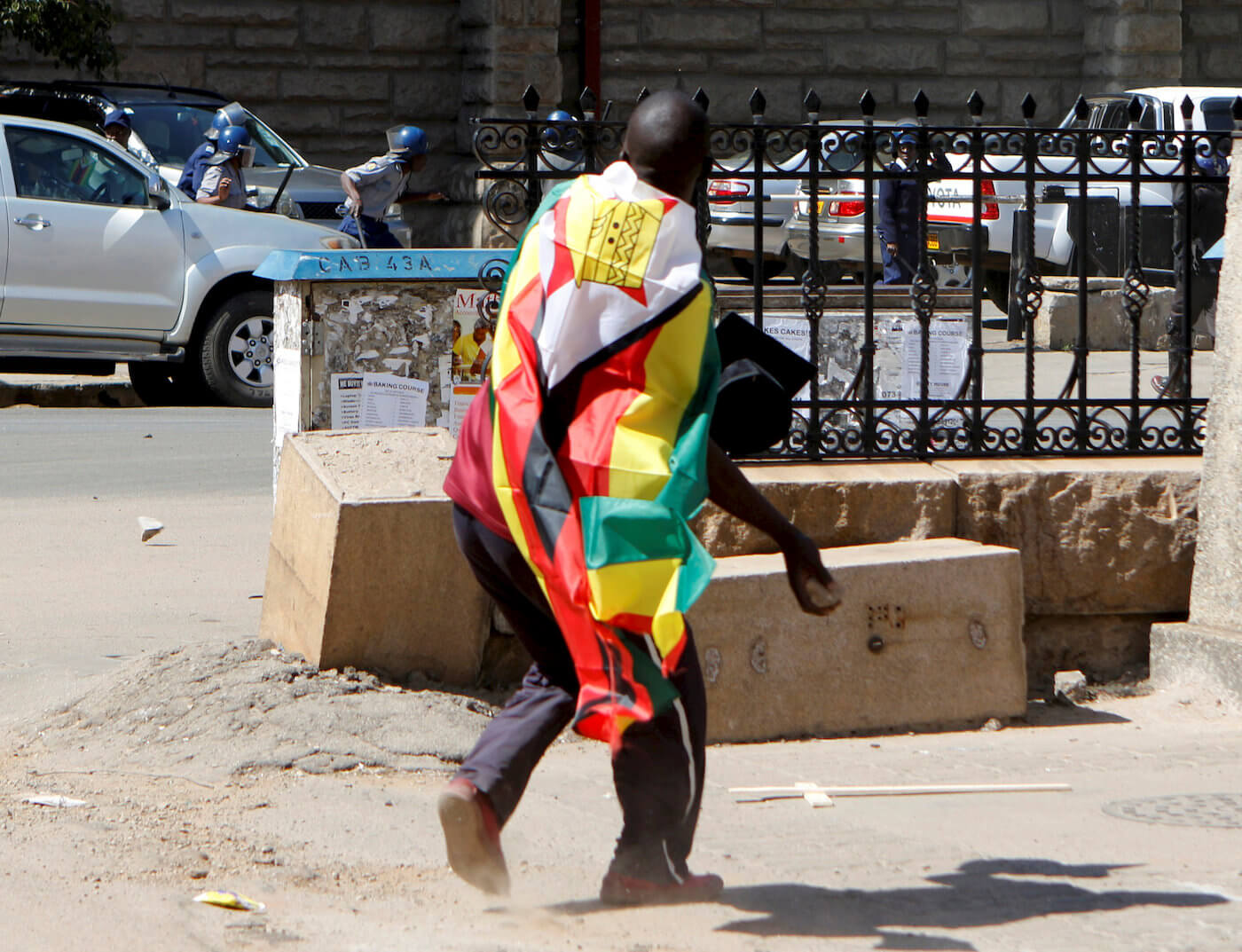 Zimbabwe’s Army Chief Threatens To Deal With Anti-Mugabe Protesters ...