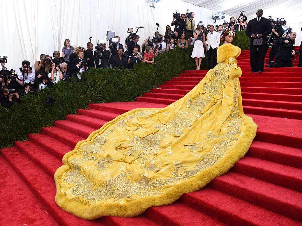 Rihanna’s yellow Met Gala gown causes Web to explode with memes – Metro US