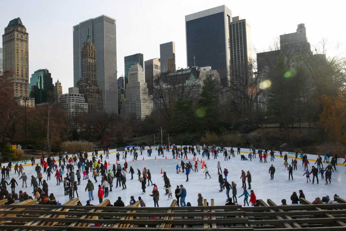 Think warm thoughts during free ice skating at Trump Rink this weekend ...