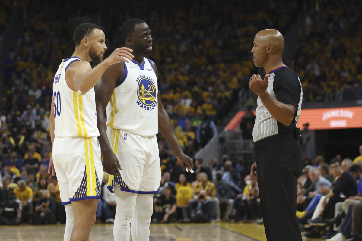 Warriors Collapse In 4th Quarter To Lose Game 1 Of Finals – Metro US