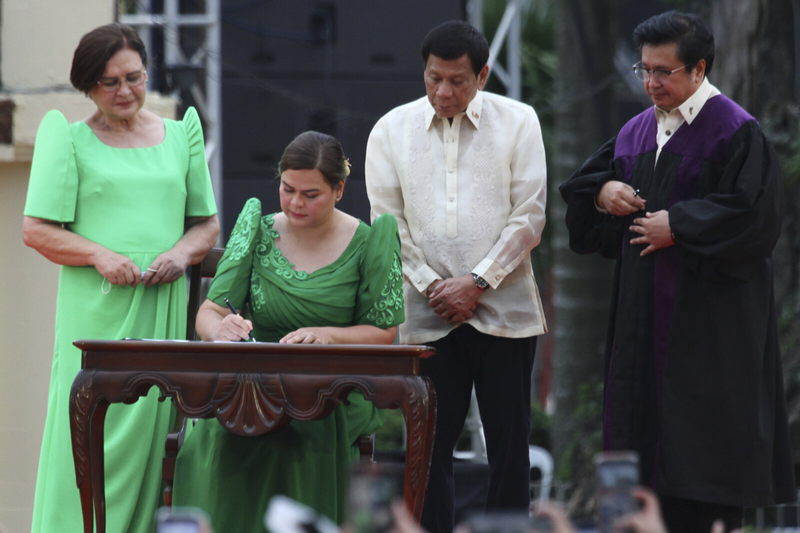 duterte-s-daughter-takes-oath-as-philippine-vice-president-metro-us