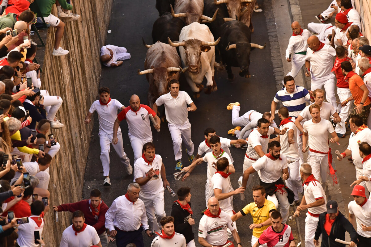 No Gorings But 6 Injured In 2nd Pamplona Bull Run In Spain – Metro US