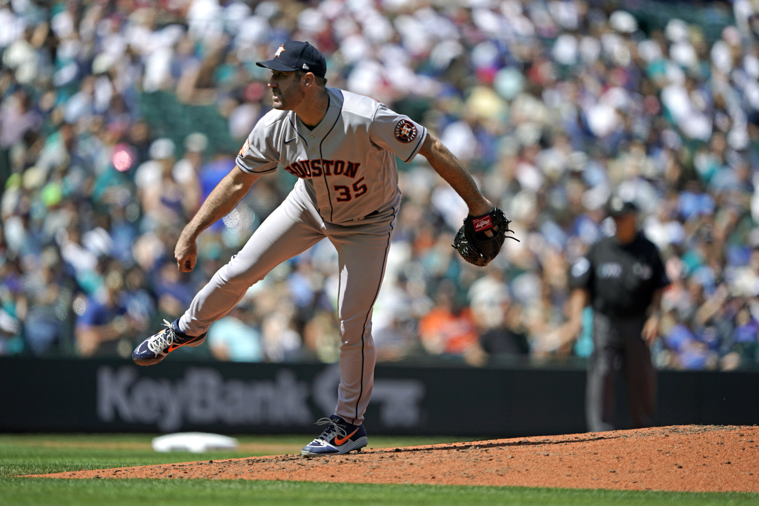 Verlander solid again as Astros complete sweep of Mariners - The