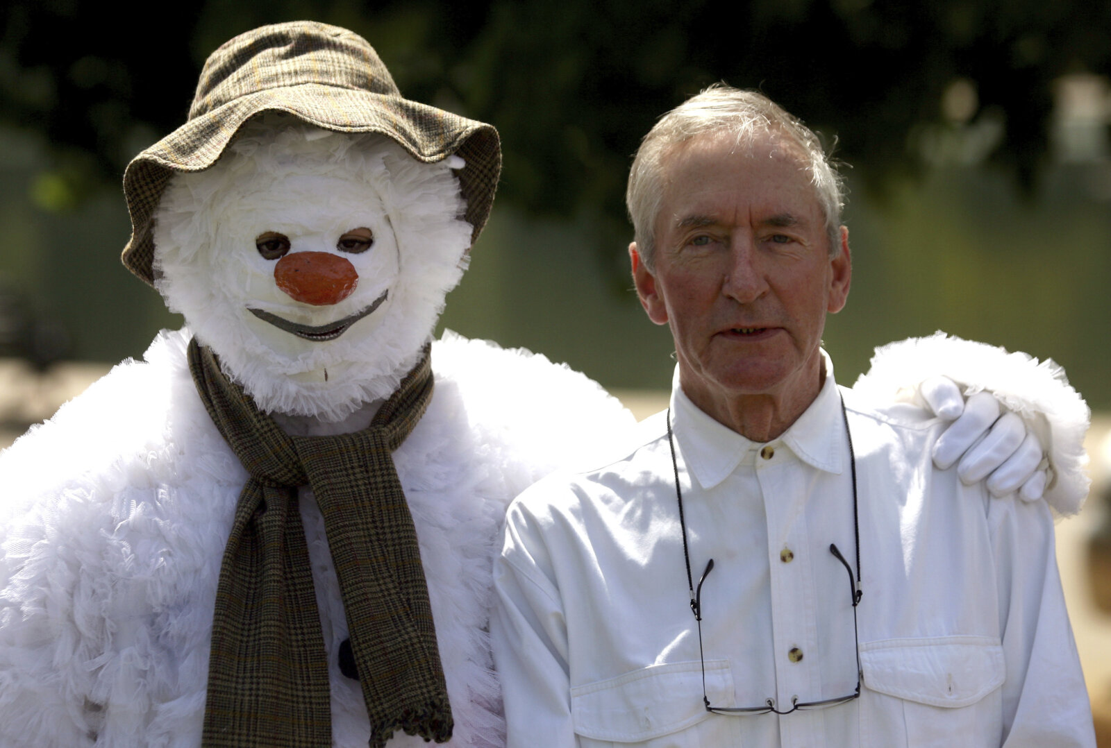 “The Snowman” children’s author Raymond Briggs dies at 88 – Metro US