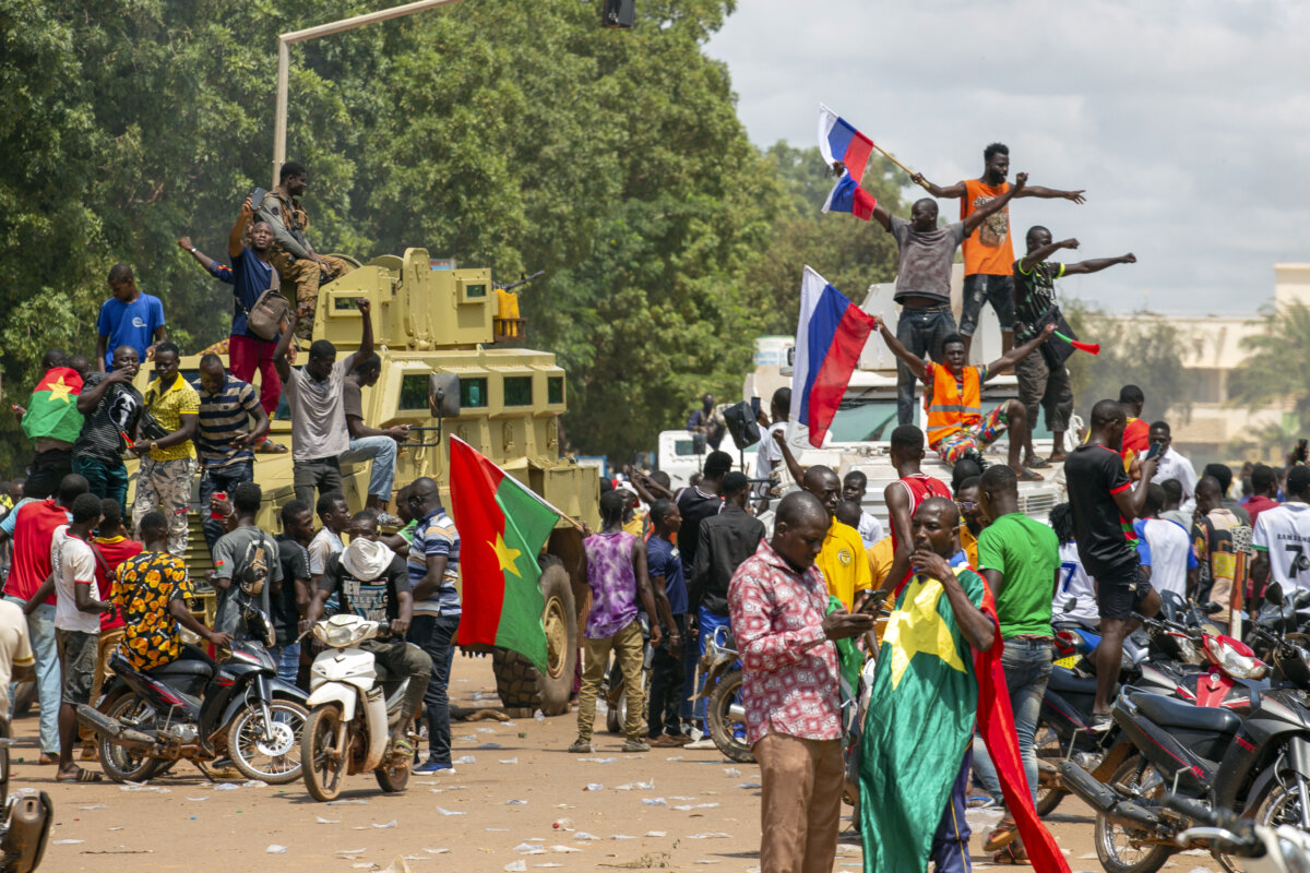 Burkina Faso coup supporters gather near regional mediation Metro US