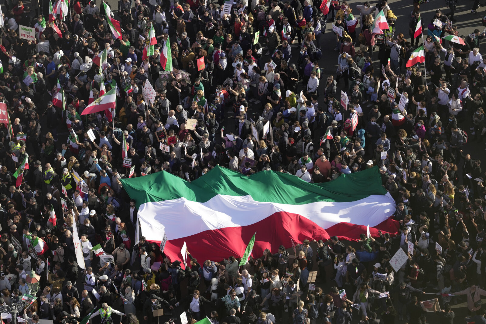 Protest Against Iranian Regime Draws Thousands In Berlin – Metro US