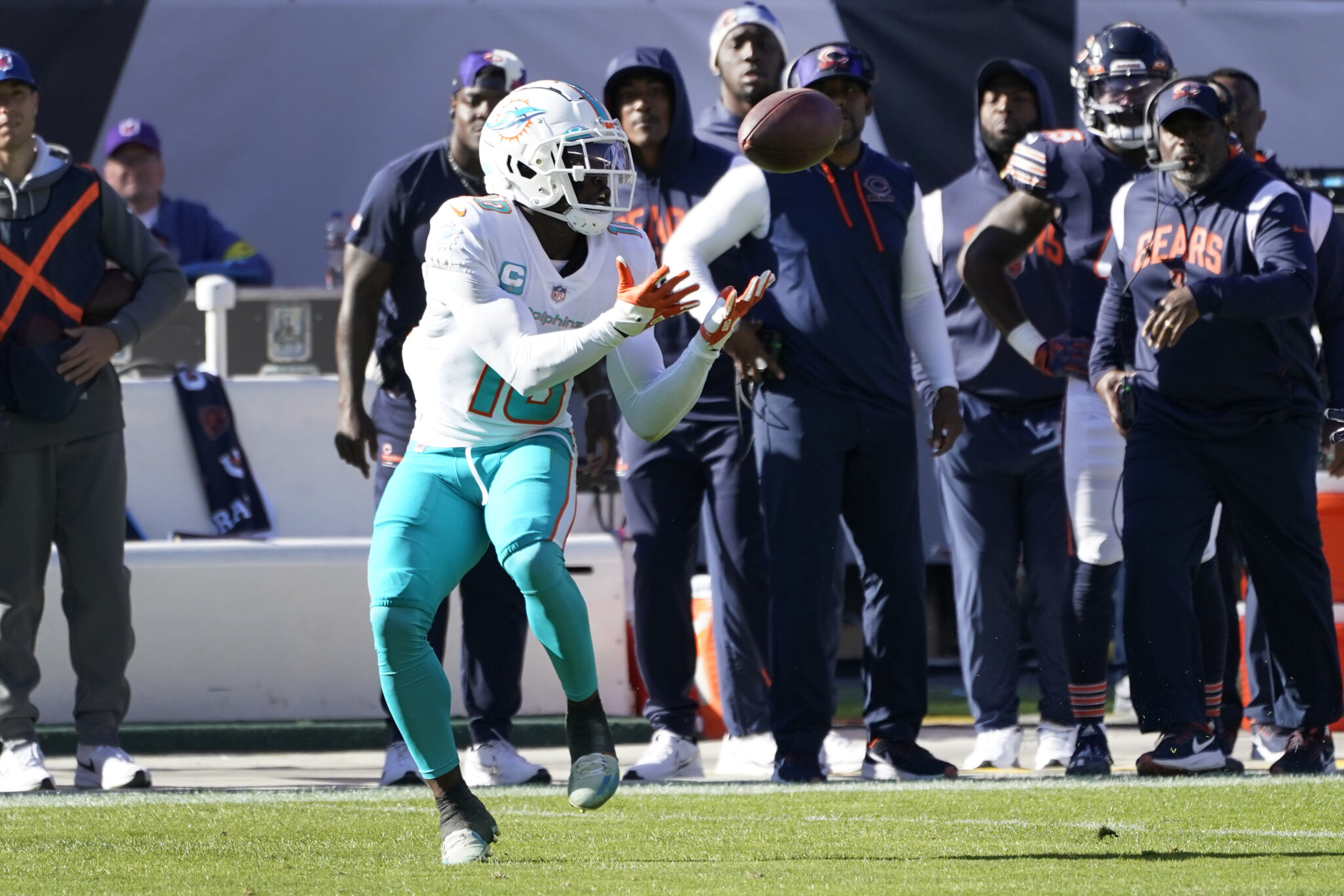 Tyreek Hill, Dolphins Success Shows Value Of Elite WRs – Metro US