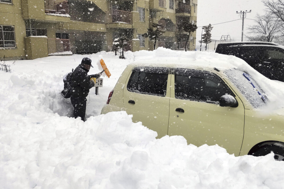 Heavy snow in Japan leaves 17 dead, dozens injured Metro US