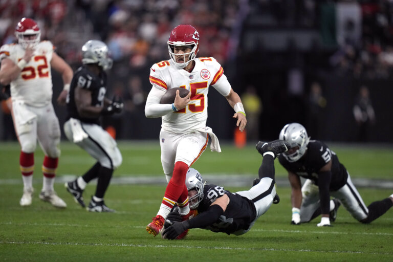 Mahomes Sets Record, Chiefs Beat Raiders For AFC’s Top Seed – Metro US