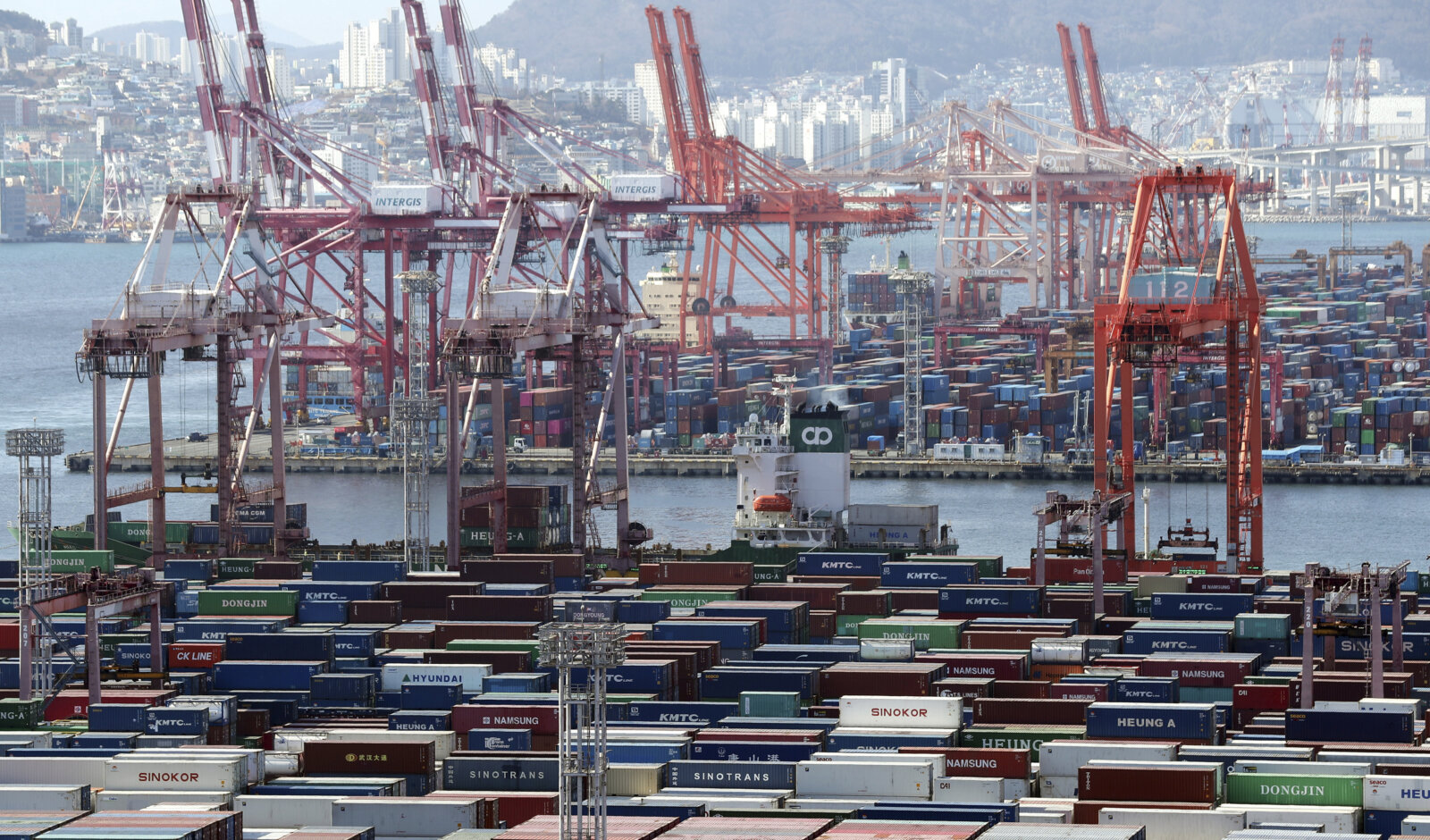 South Korea logs record trade deficit as tech demand falls – Metro US