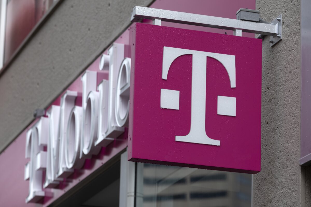 Reports TMobile users experience service outages across US Metro US