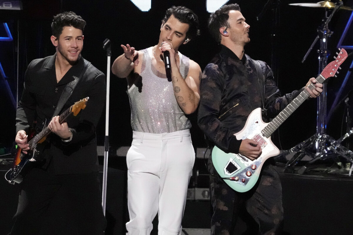 Jonas Brothers announce new album, Broadway shows in March Metro US