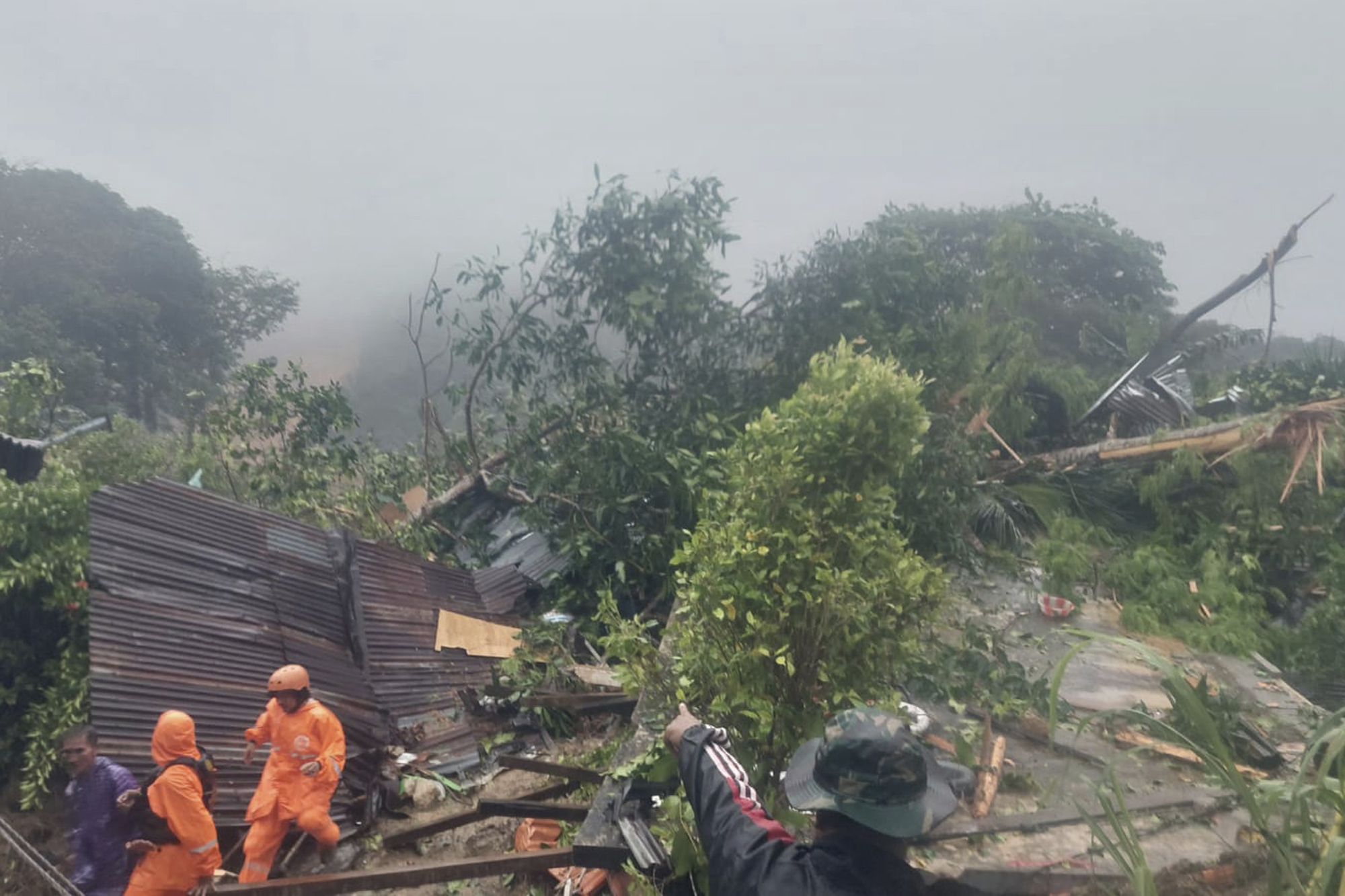 Rescuers Search For Dozens Buried In Indonesian Landslides – Metro US