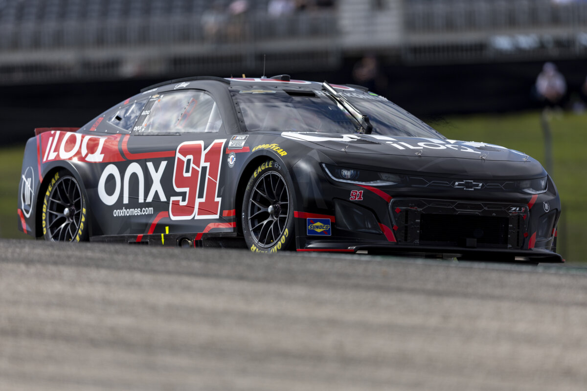 Former F1 champs Raikkonen and Button race NASCAR at COTA Metro US