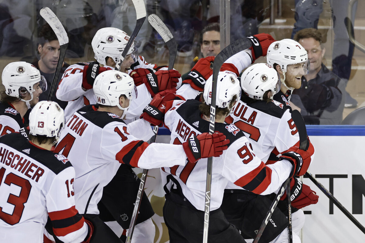 Hamilton scores in OT, Devils beat Rangers 2-1 in Game 3