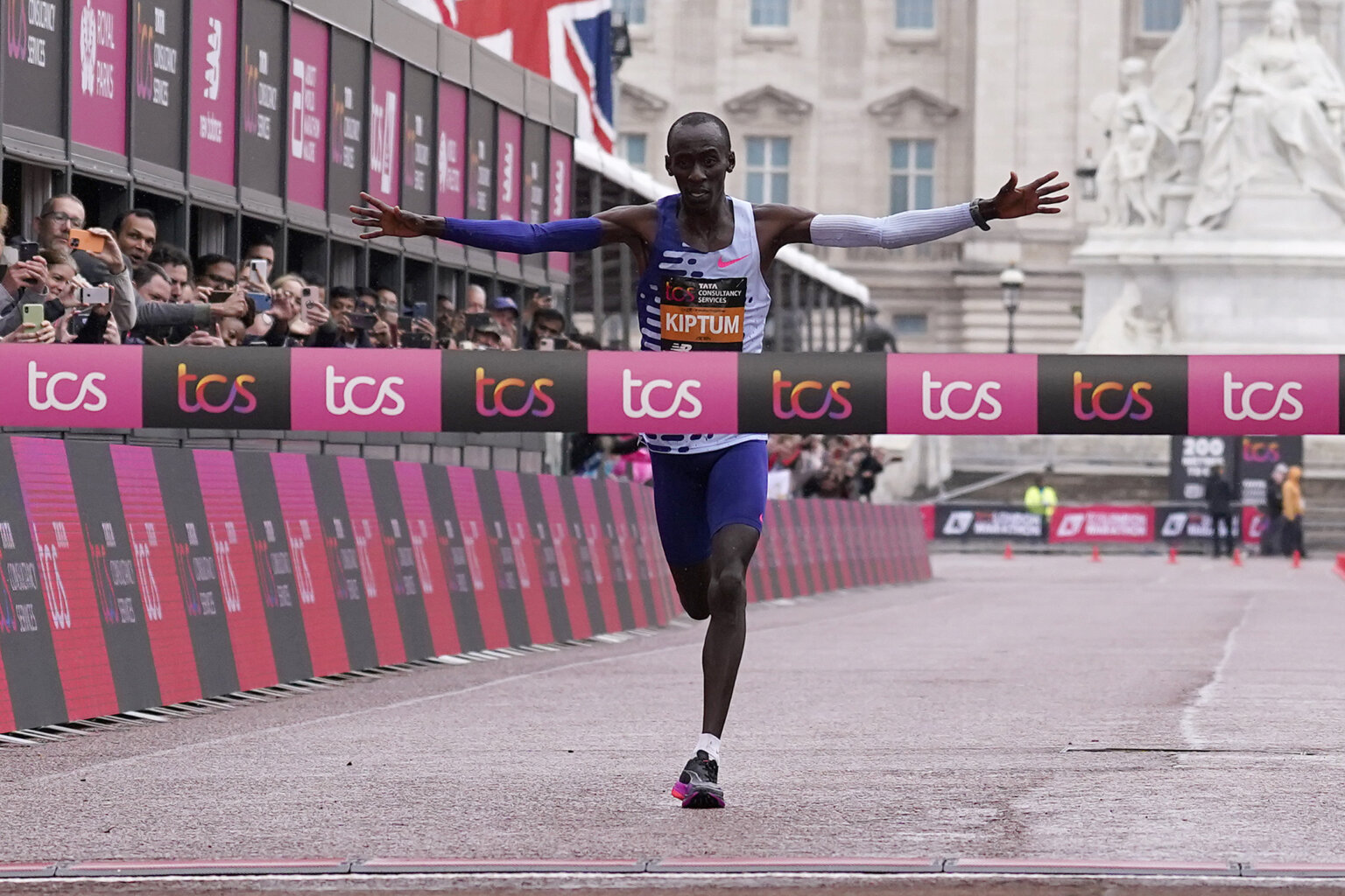 Kiptum wins London Marathon in 2nd fastest time Metro US