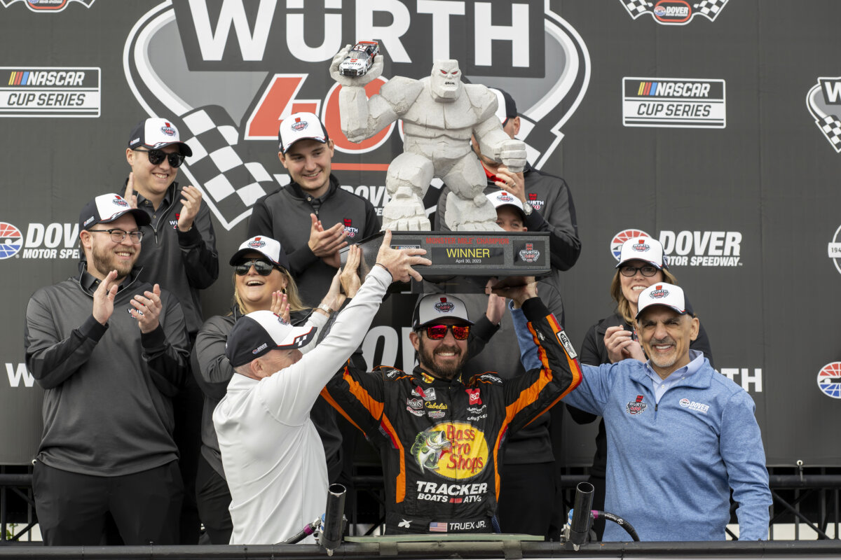 Truex wins NASCAR race at Dover for 3rd time on a Monday – Metro US