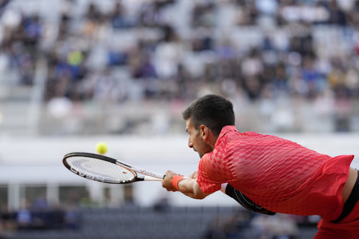 Djokovic tested by Etcheverry in opening Italian Open win; Swiatek