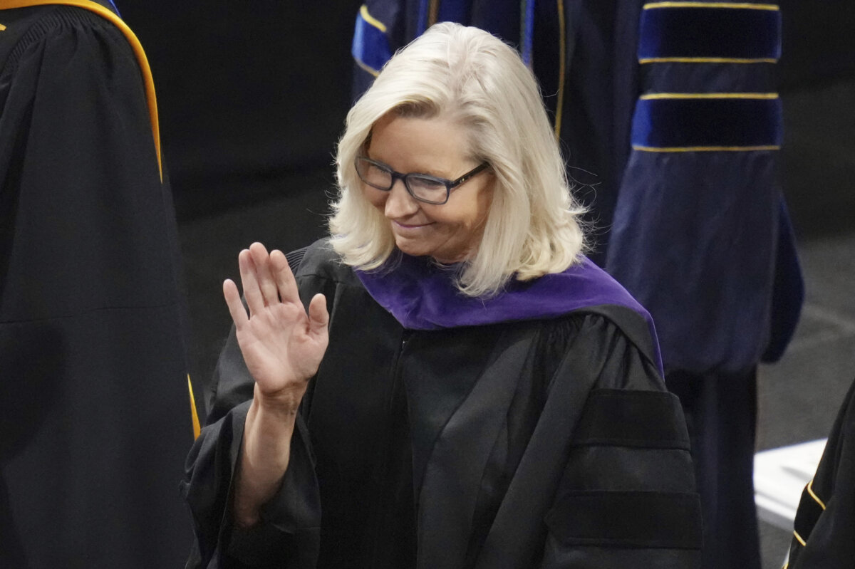 Liz Cheney urges graduates not to compromise with the truth in