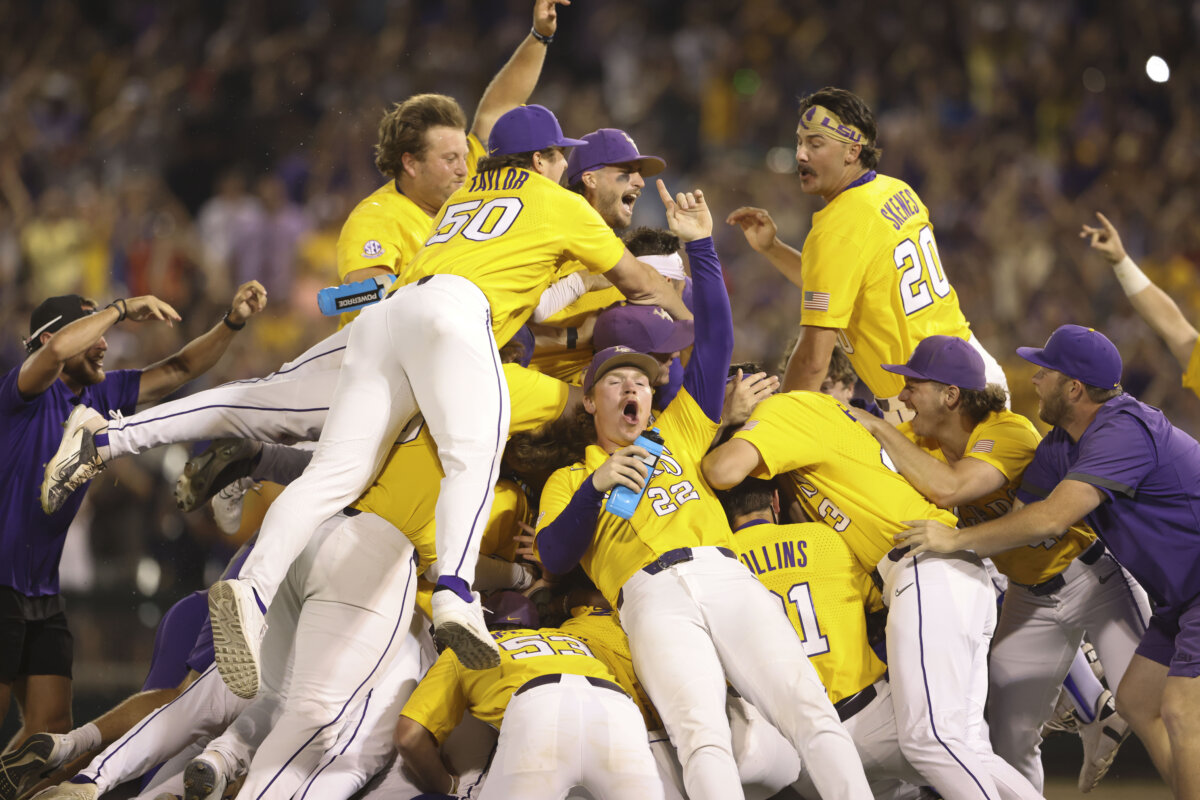 lsu-wins-1st-college-world-series-title-since-2009-beating-florida-18