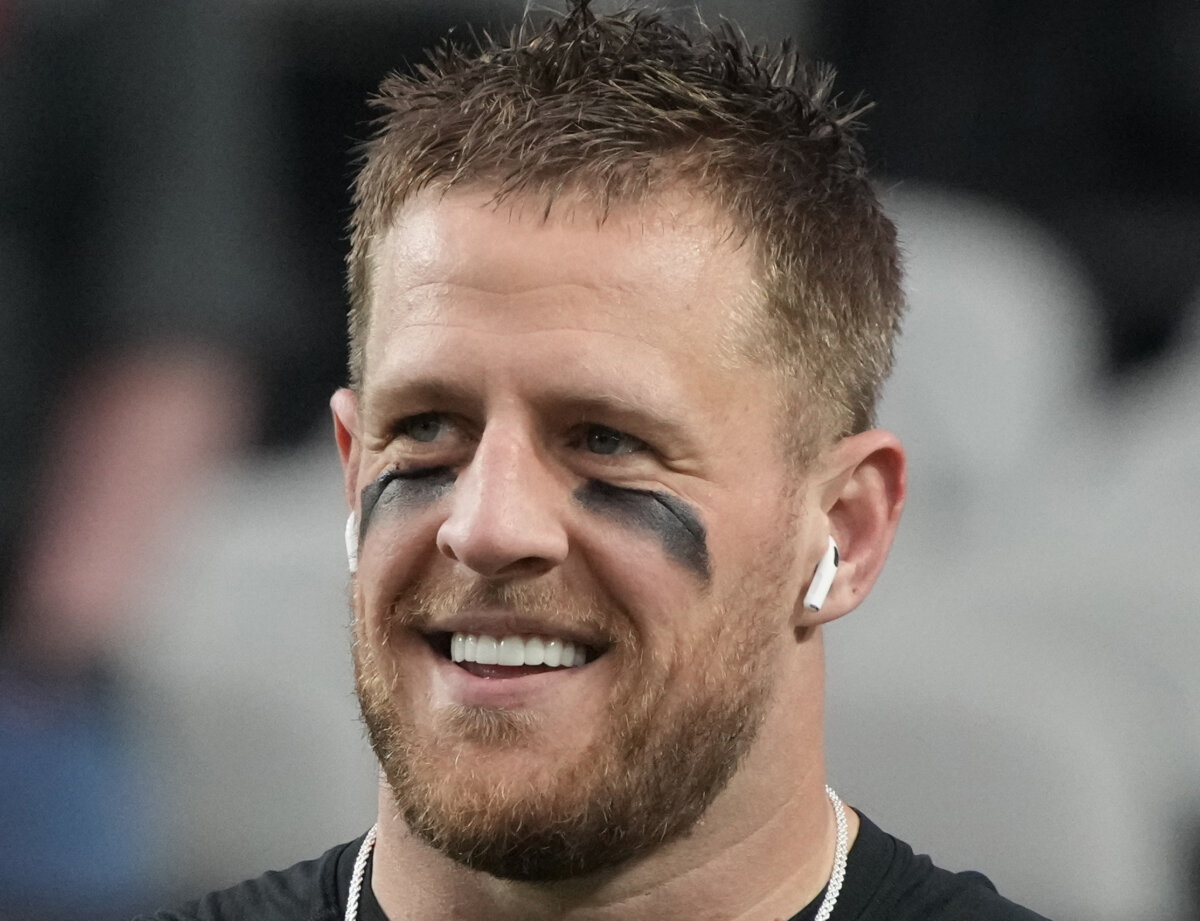 J.J. Watt Signs Multi-year Deal To Be A Studio Analyst For CBS Sports ...