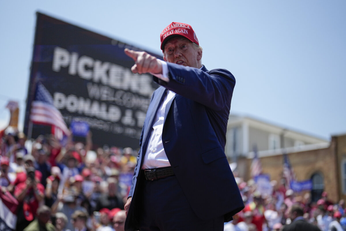 Trump’s South Carolina rally attracted a massive crowd in heavily