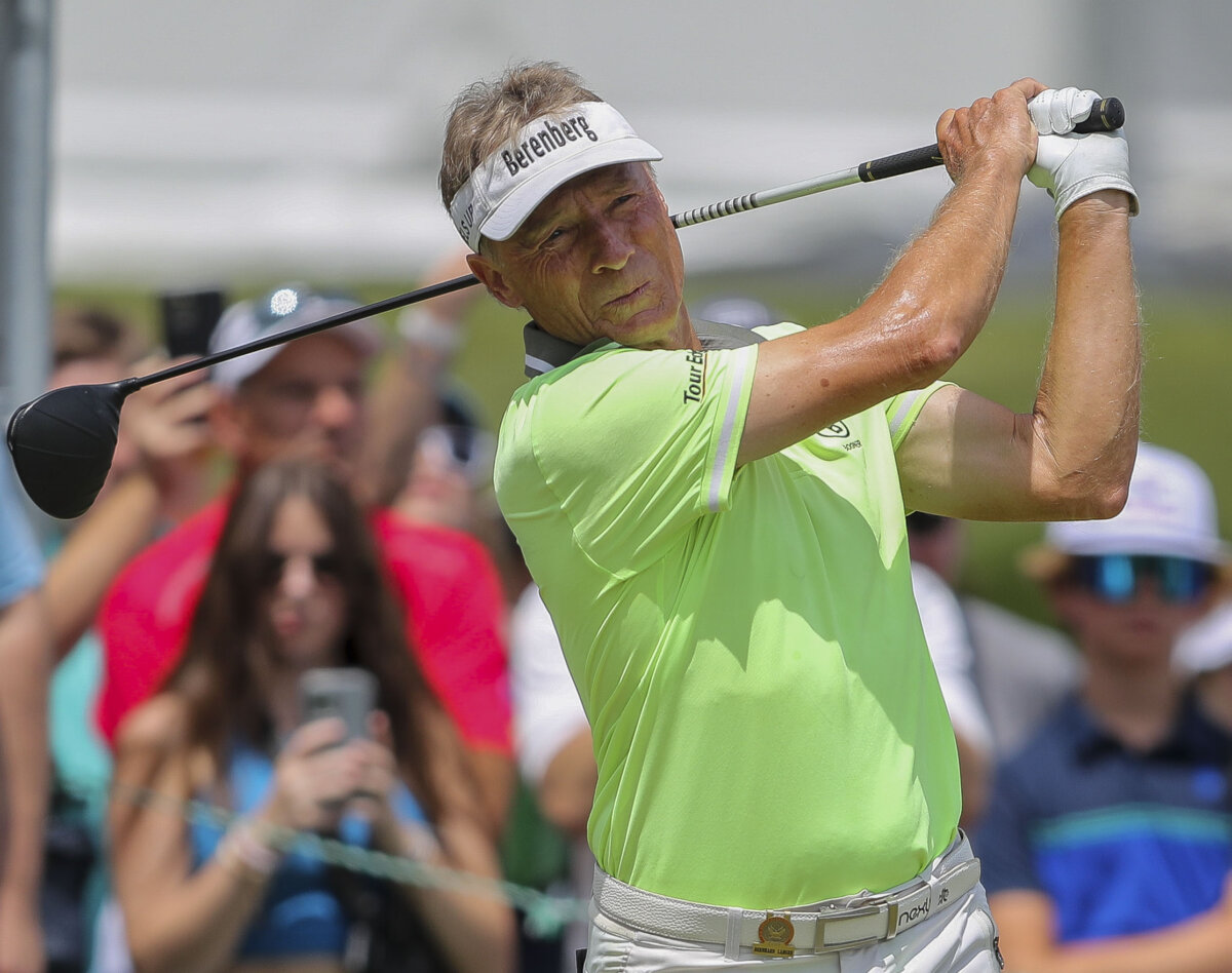 65yearold Bernhard Langer takes a 2shot lead in the US Senior Open