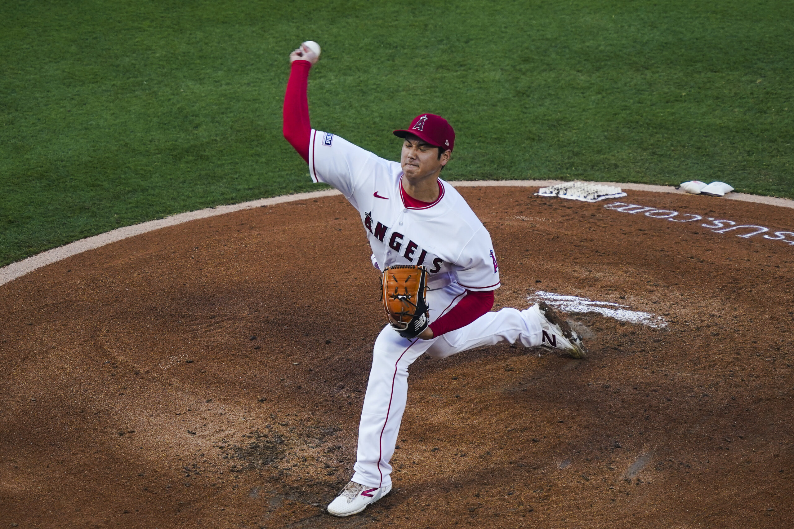 Detmers pitches Halos past Astros 3-1 for 1st big league win