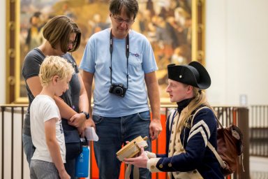 Historical-interpreter-showing-a-canteen-to-a-family.-Credit-MoAR-1200×800-1