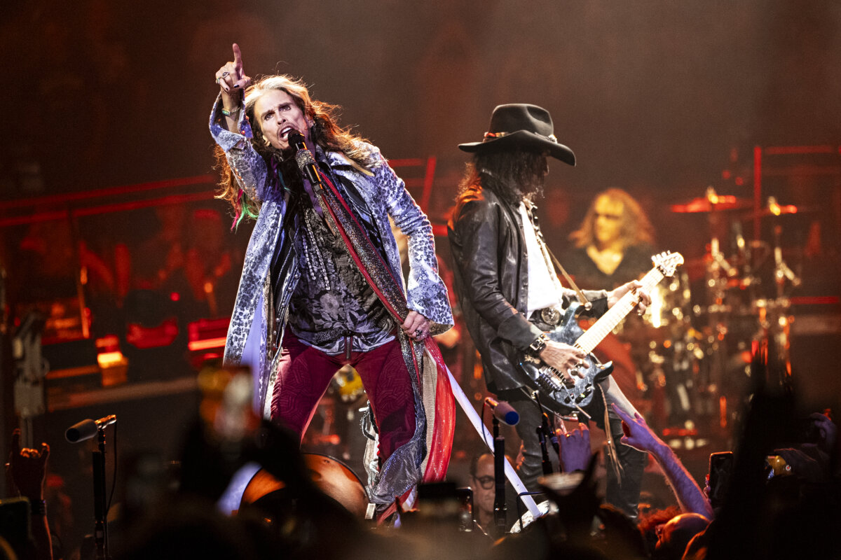Sweet emotion in Philadelphia as Aerosmith starts its farewell tour ...