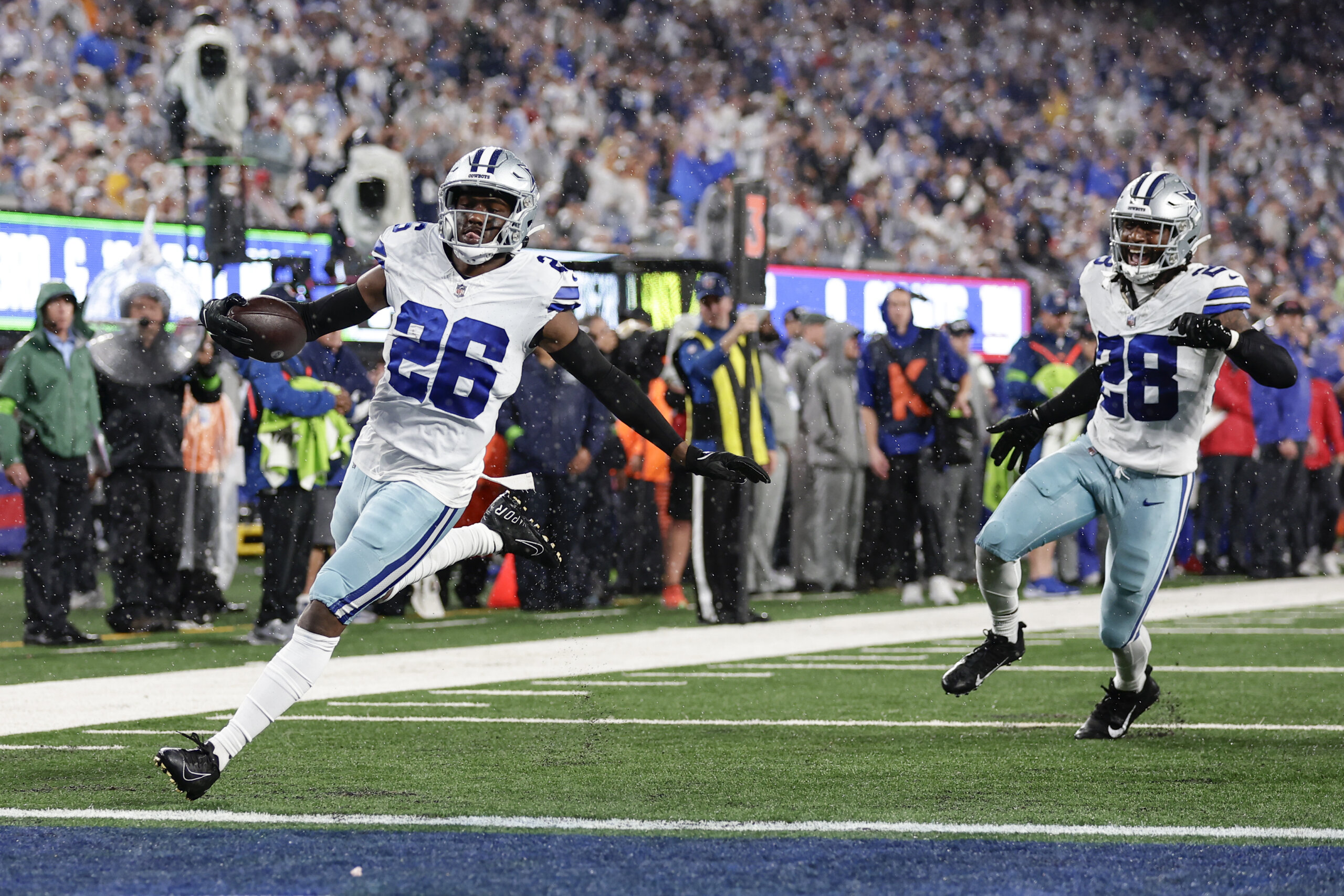 Dallas Cowboys dominate second half in win over NFC East rival