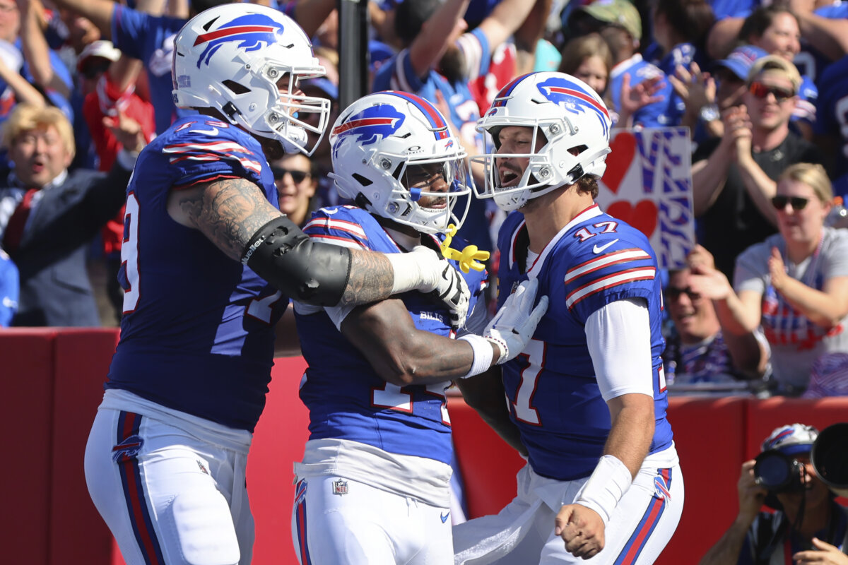 Josh Allen throws 4 TD passes, runs for score, Bills rout division