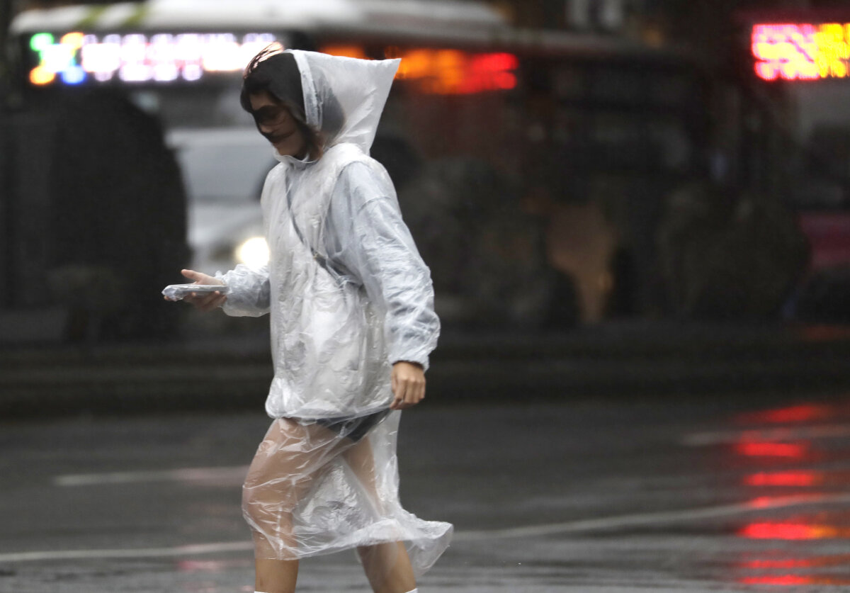 1 dead, more than 300 injured as Typhoon Koinu sweeps parts of Taiwan ...