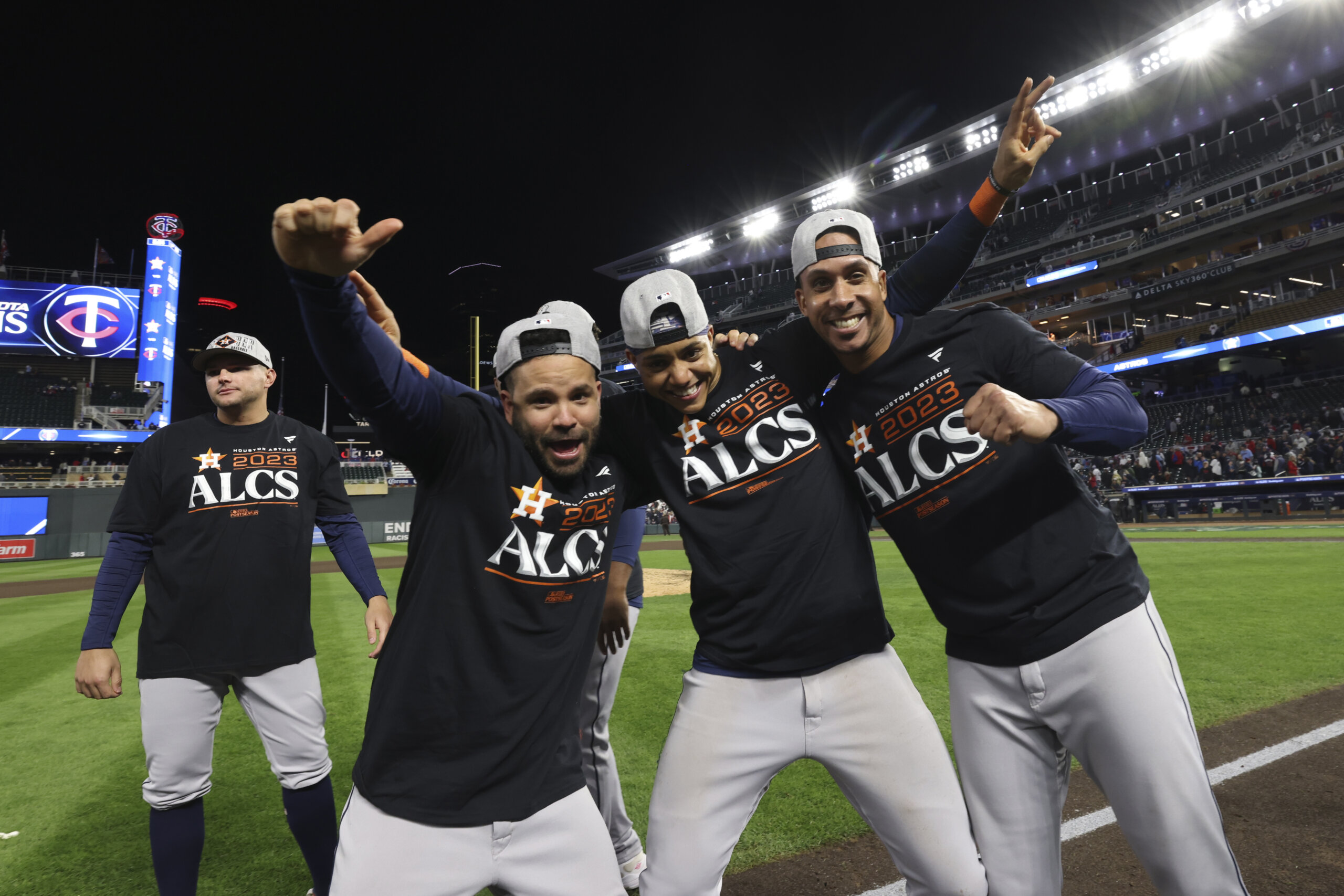 José Abreu homers again to power the Astros past the Twins 3-2 and into  their 7th straight ALCS